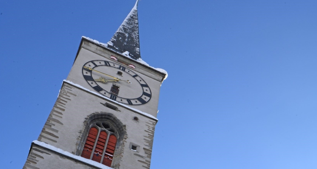 Martinskirche Turm Winter Turmuhr