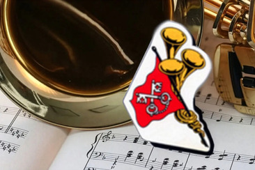 Logo fcp con sfondo note musicali