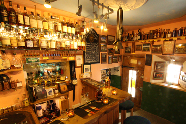 Smallest whisky bar on earth guinness world record