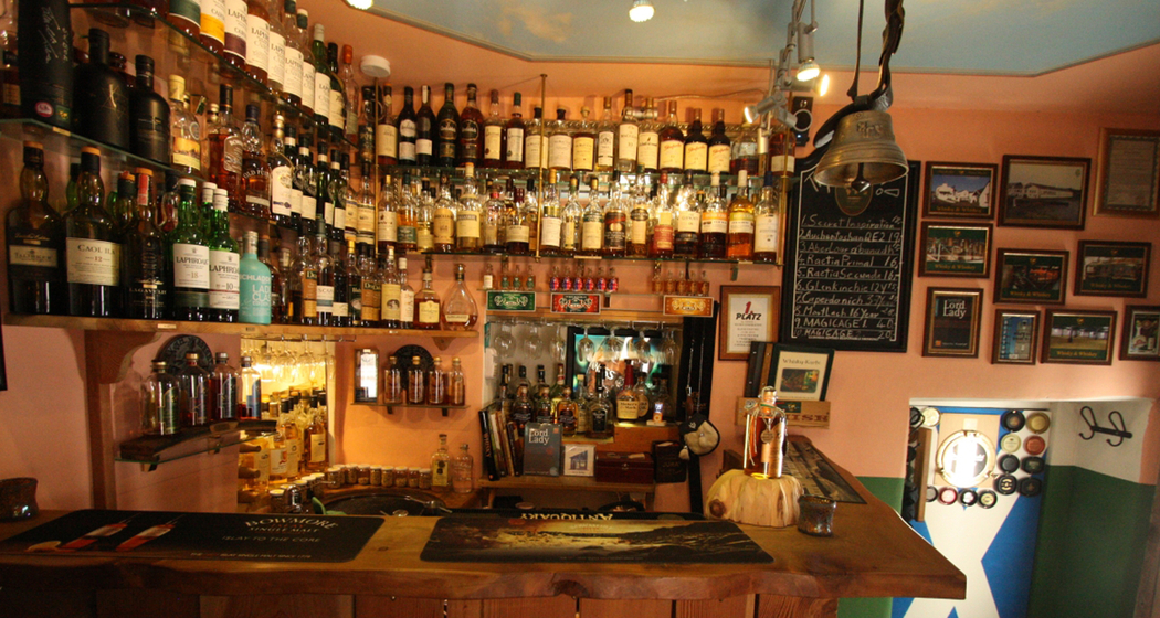 Smallest whisky bar on earth guinness world record 1