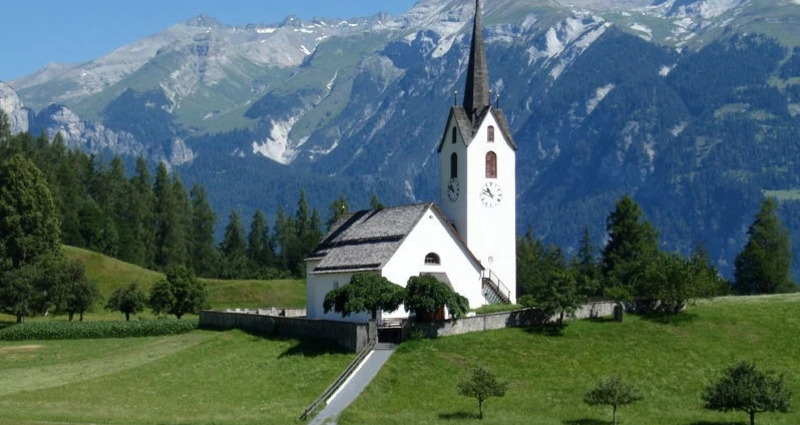 Evangelische Kirche Versam-1