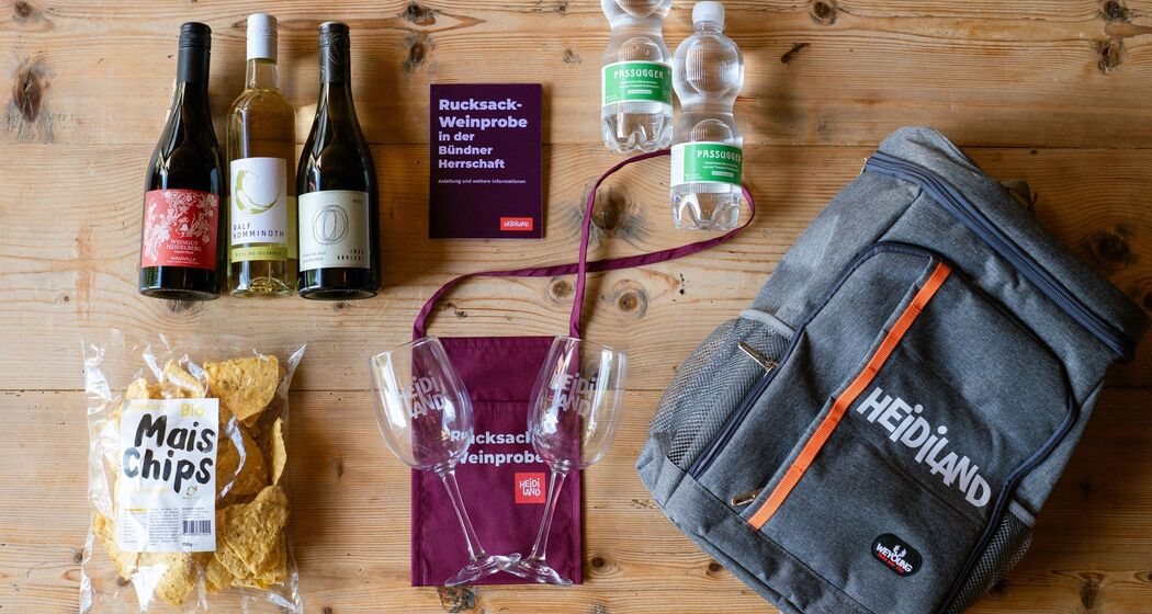 Backpack contents © Heidiland Tourismus