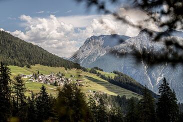Dorf Vnà Sommer © Andrea Badrutt