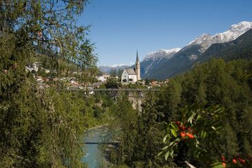 Kirche Scuol © Andrea Badrutt