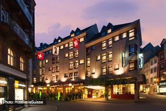 Hotel Basel Aussenansicht Sommer