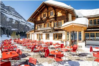 Aussenansicht Winter Berghotel Oeschinensee