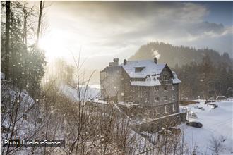 Hotel Aussenansicht Winter