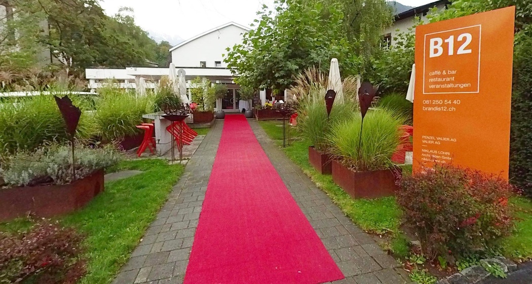 B12 Caffè, Bar & Restaurant