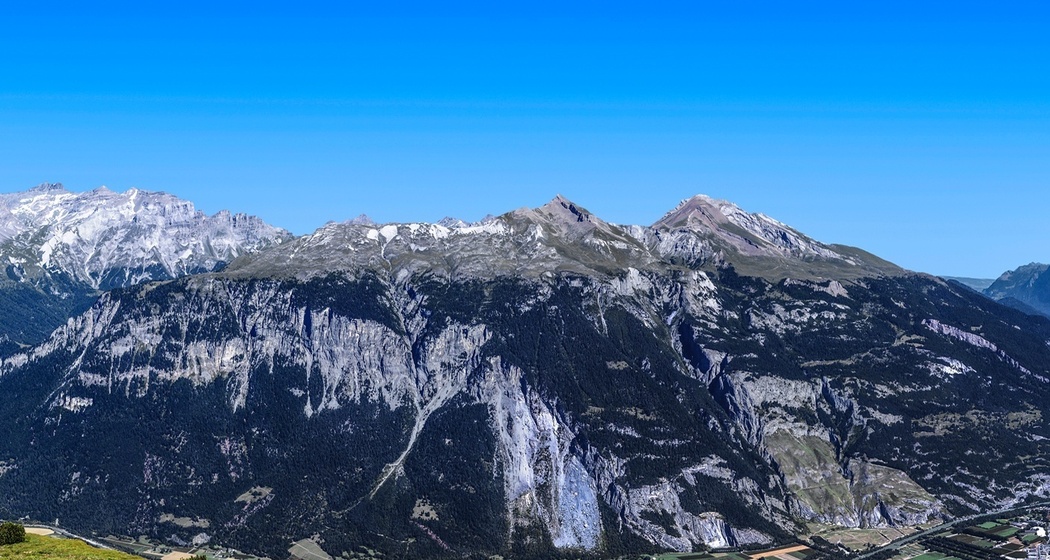Das eindrückliche Calanda-Massiv, von Brambrüesch aus gesehen (links der Ringelspitz)