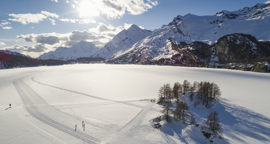 Über die gefrorenen Seen im Oberengadin gleiten, ein einmaliges Erlebnis (©️ Filip Zuan)