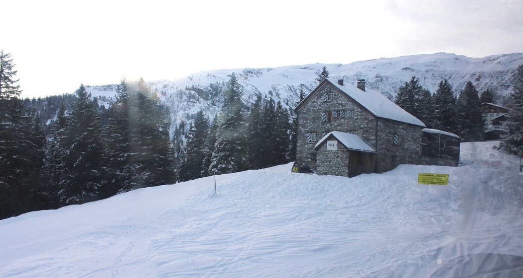 Lagerhaus Zürihus mit Ragazer Seite in Hintergrund