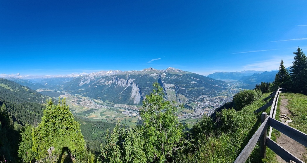 Aussicht von den Spundisköpfen (Churer Rheintal und Calanda)