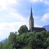 Kirche Tamins mal von der Bergseite