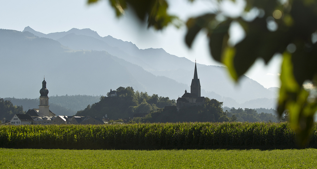 Tumas und Kirchtürme von Domat/Ems