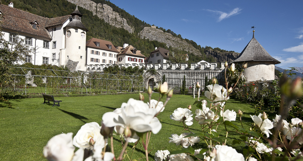 Schloss Haldenstein mit prächtigem Schlossgarten