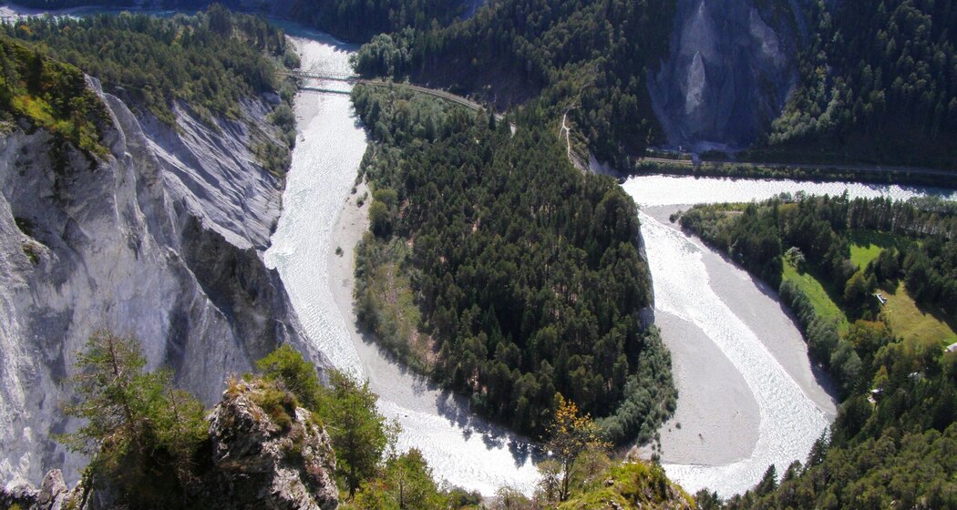Aussichtsturm Conn und Blick in Rheinschlucht
