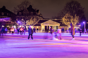 Eisfeld Quader Chur bei Nacht