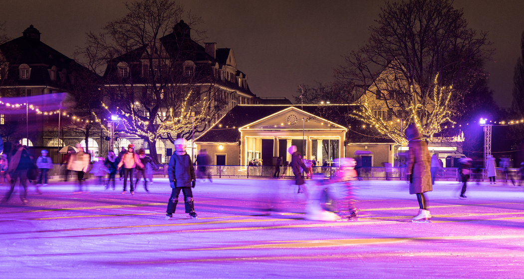 Eisfeld Quader Chur bei Nacht