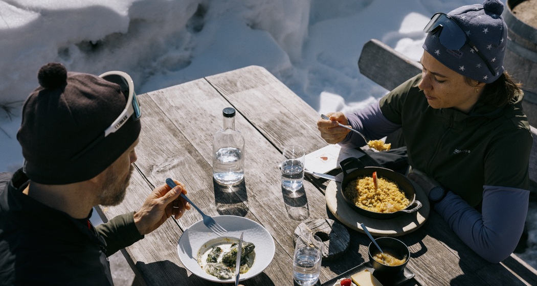 Capuns, Maluns, Nusstorte: Energie tanken für die nächsten Loipenkilometer (©️ Schweiz Tourismus/Nicola Fürer)