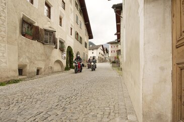 SC_SH3367_E-MOTO_D195963-custom