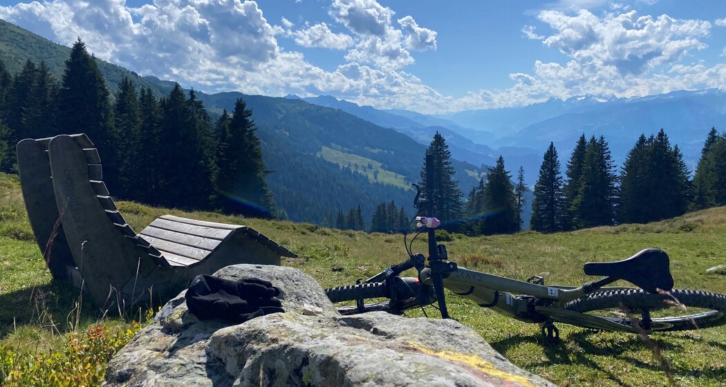 Aussicht von Spundis auf die umliegende Bergwelt