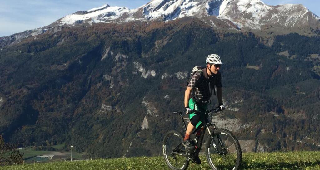 Calanda im Hintergrund