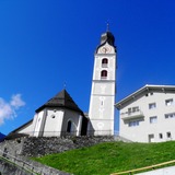 Sumvitg mit seiner von weither sichtbaren Kirche