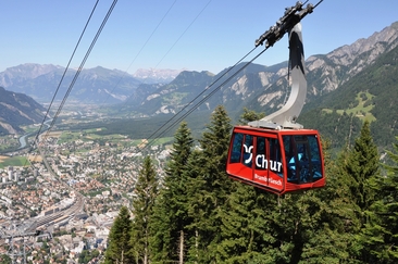 Chur Bergbahnen im Sommer mit Blick zur Stadt Chur und ins Rheintal