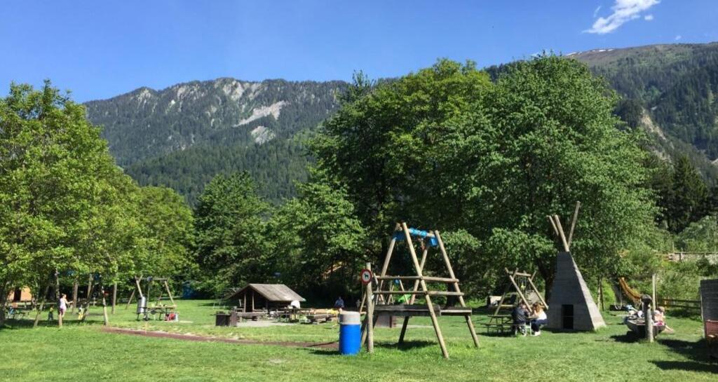 Spielplatz Domat/Ems mit Feuerstelle