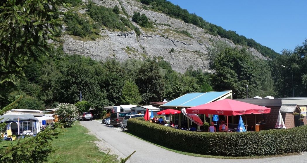 Empfang mit Restaurant und Shop