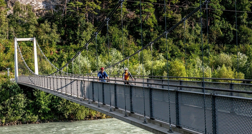 Überquerung des Rheins zwischen Haldenstein und Chur (Pardislabrücke)
