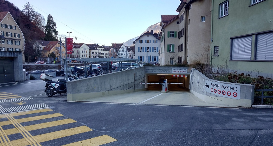 Einfahrt Parkhaus Arcas