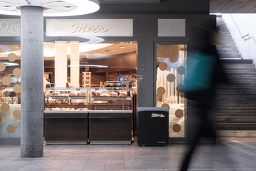 Merz im Bahnhof Chur
