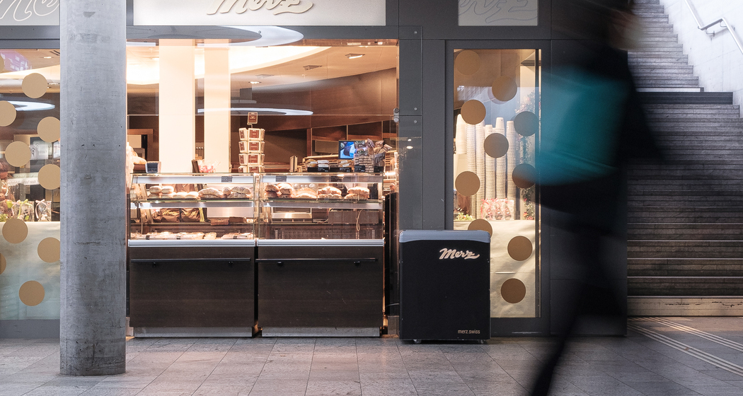 Merz im Bahnhof Chur