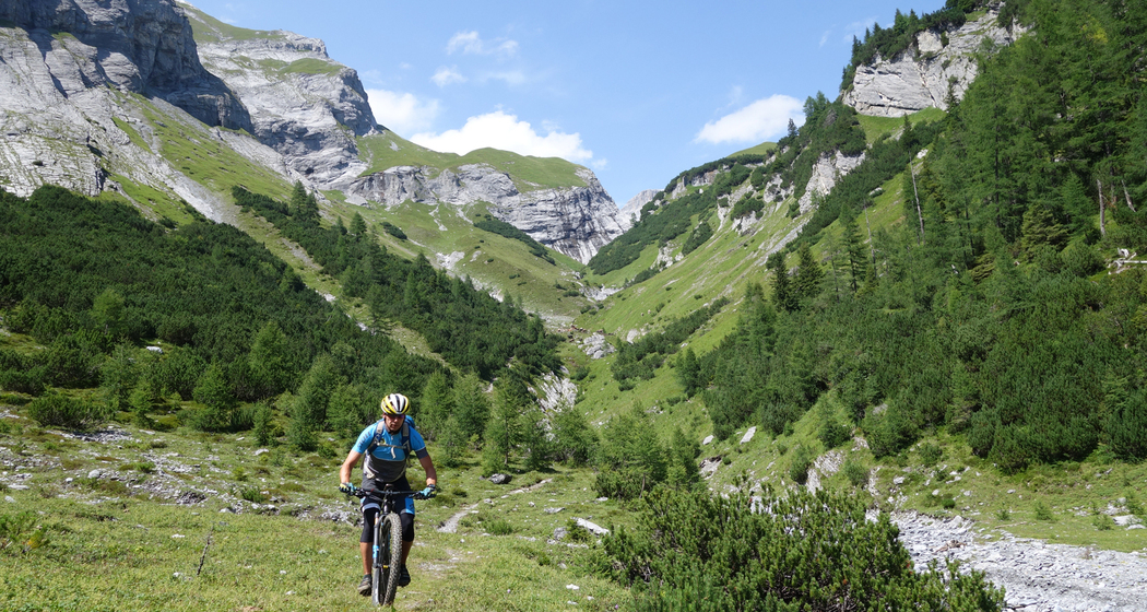 Ebene mit Blick zurück zum Lavoitobel