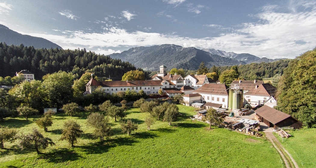 Weinbau von Tscharner · Schloss Reichenau