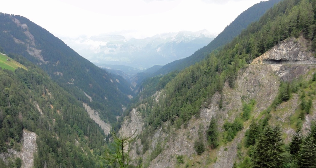 Alter Schyn Weg in der Felsflanke