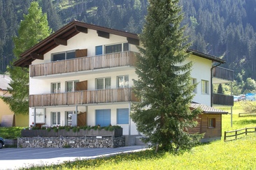 Hausansicht Sommer 1