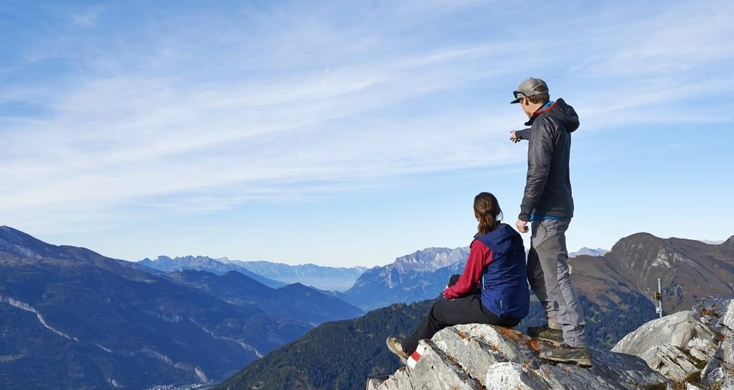 Wunderbare Aussicht vom Joch auf das Bündner Rheintal.