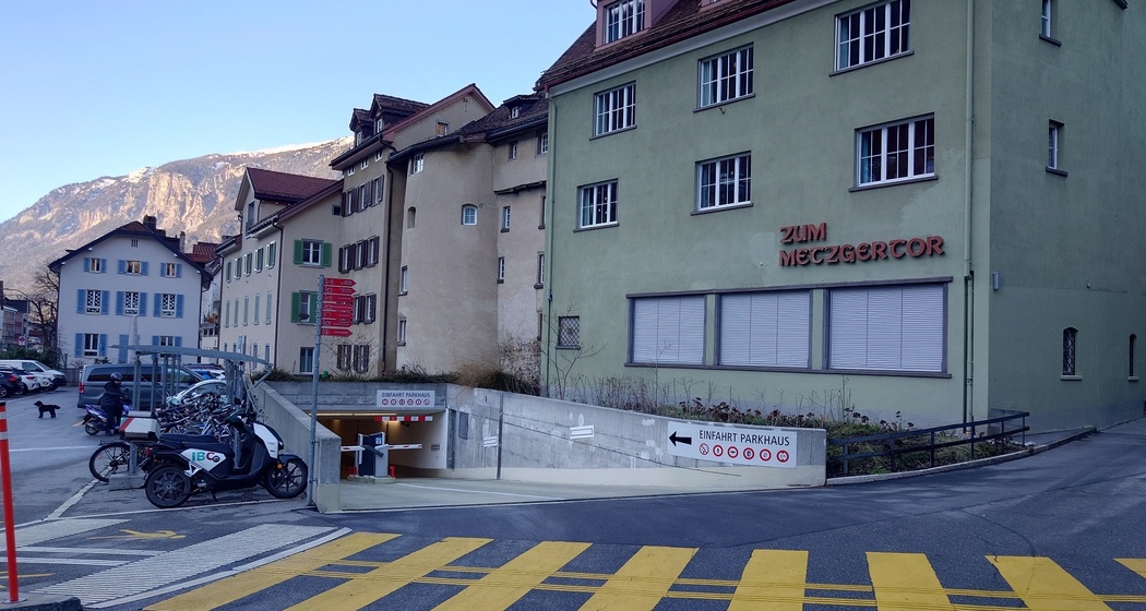 Einfahrt Parkhaus Arcas