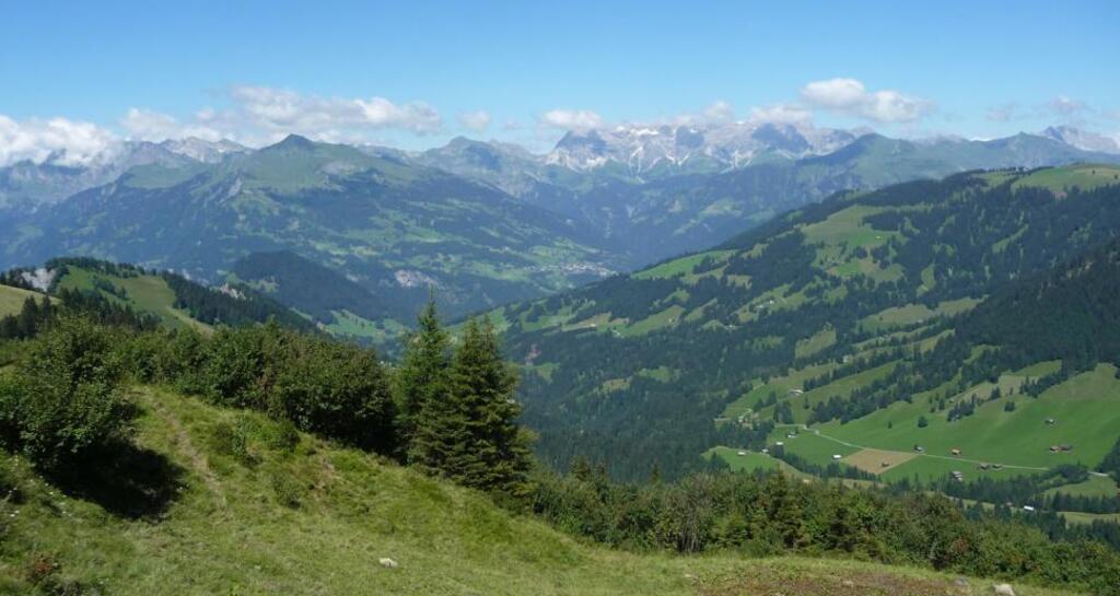 Blick auf Berg und Tal