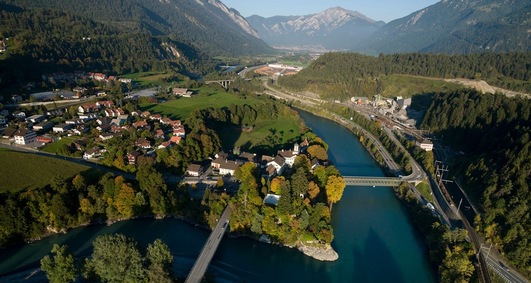 Blick auf Reichenau-Tamins und das Churer Rheintal