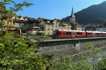 Die Arosabahn fährt durch Chur