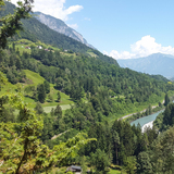 Ausblick auf den Rhein und den Wanderweg