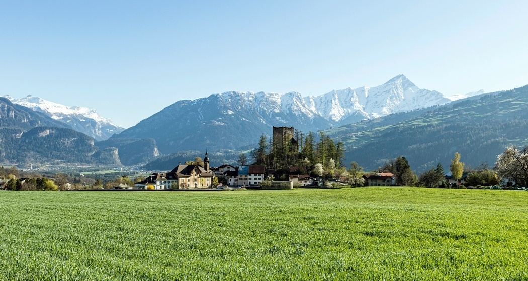 Paspels mit Schloss Sins