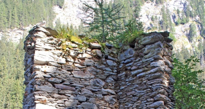 Etappe 8: Bergwerksruine bei Innerferrera