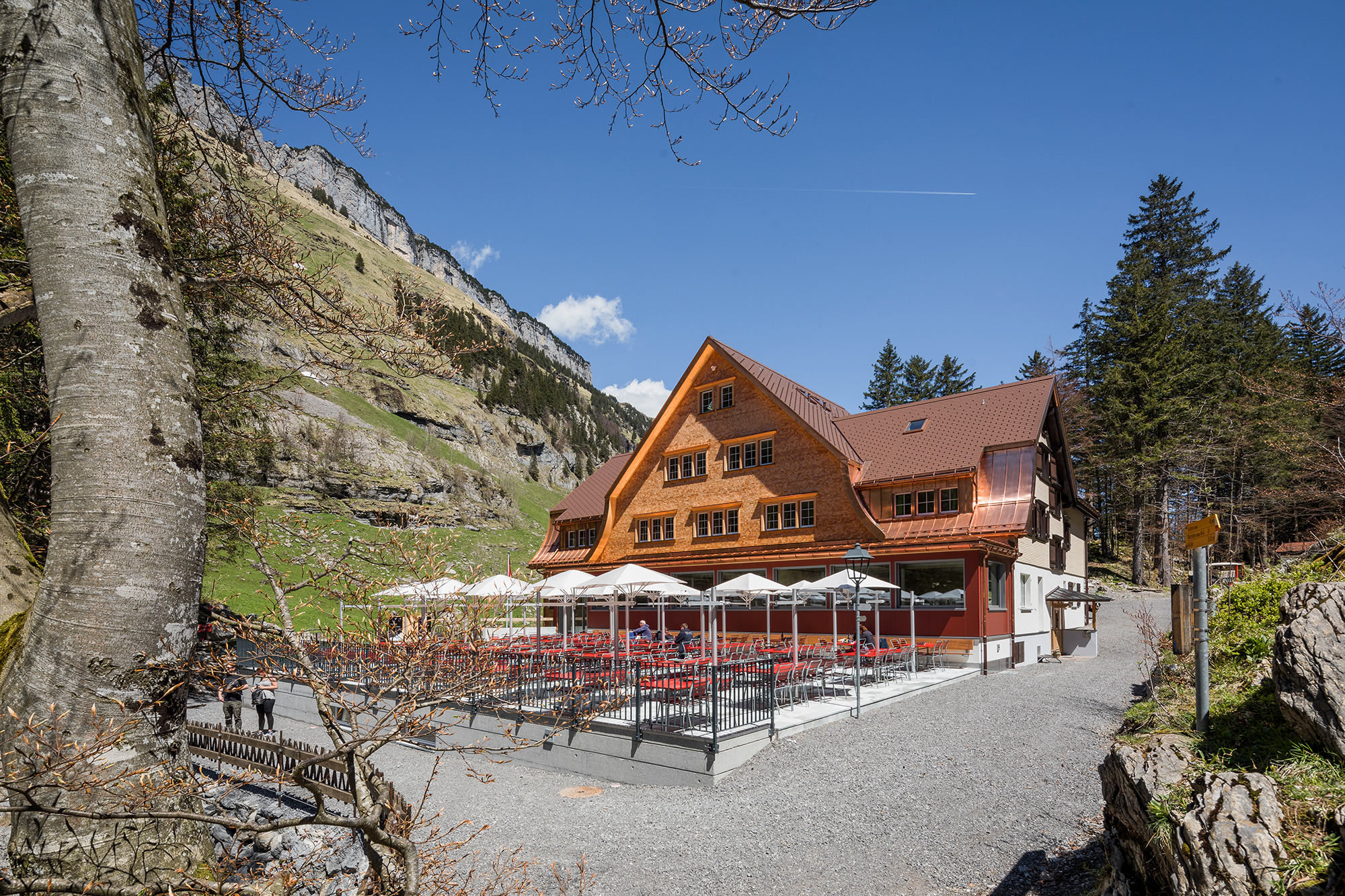 01b5a298792fc2d09e3cb1335d474200080b16ff_Berggasthaus_Alpstein_Forelle_Aussenansicht_neu__2__komprimiert.jpg