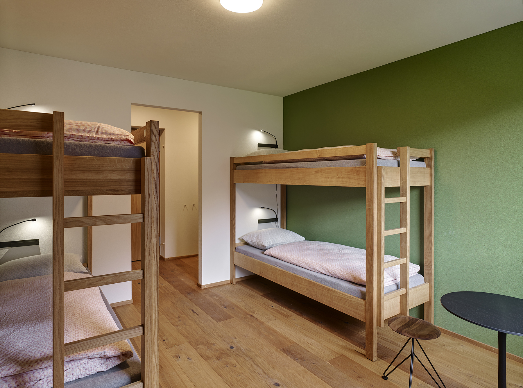 Vierbettzimmer mit Etagenbetten und Holzboden in der Jugendherberge Schaan/Vaduz Vierbettzimmer mit Etagenbetten und Holzboden in der Jugendherberge Schaan/Vaduz