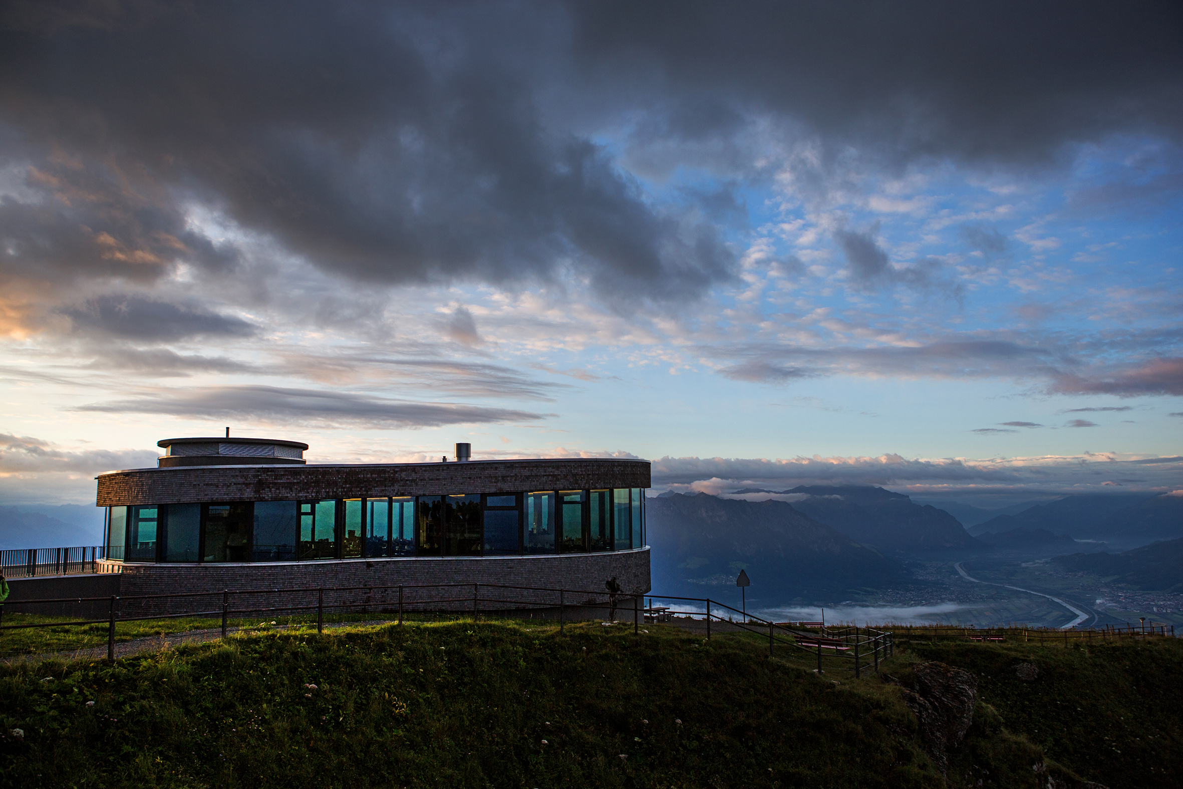 12817d6176b50b42255808a6aeca96800b31c224_Berggasthaus_Alpstein_Hoher_Kasten_Aussenansicht_neu__12_.jpg
