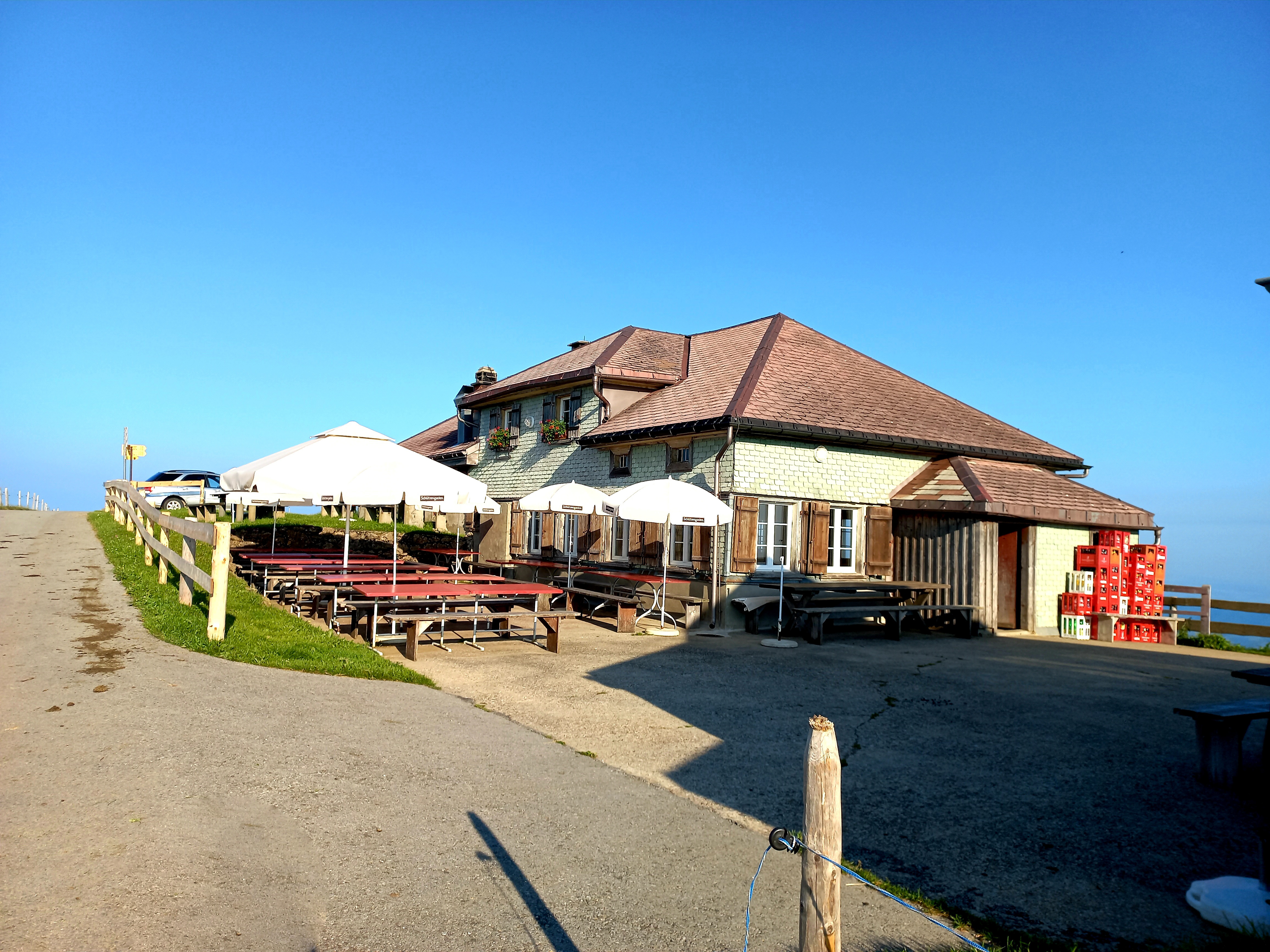 270f8360a345e1078e84c71fe921f541b1562b9f_hochalp_terrasse.jpg